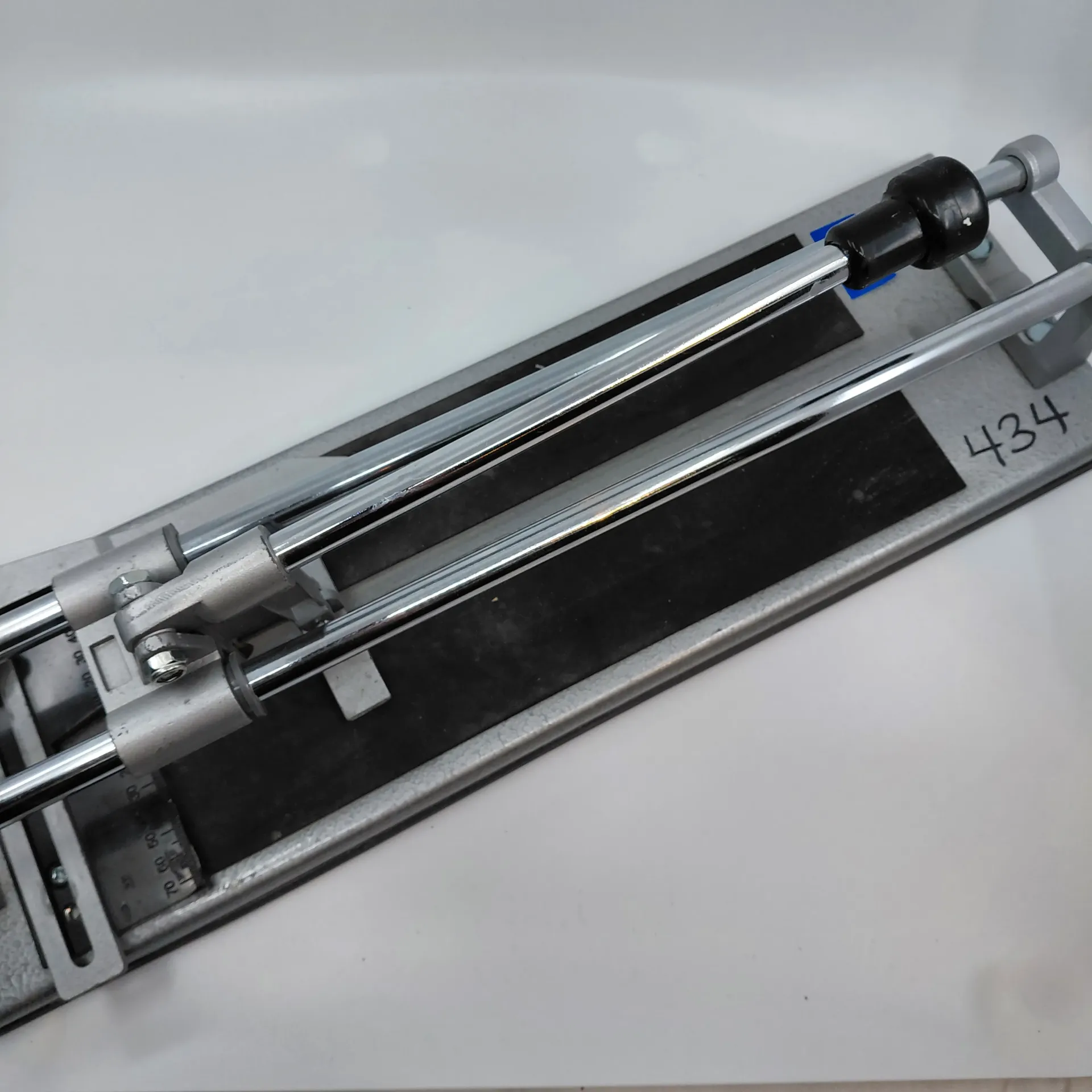 [P-COU-0434] Coupe-carreau manuel