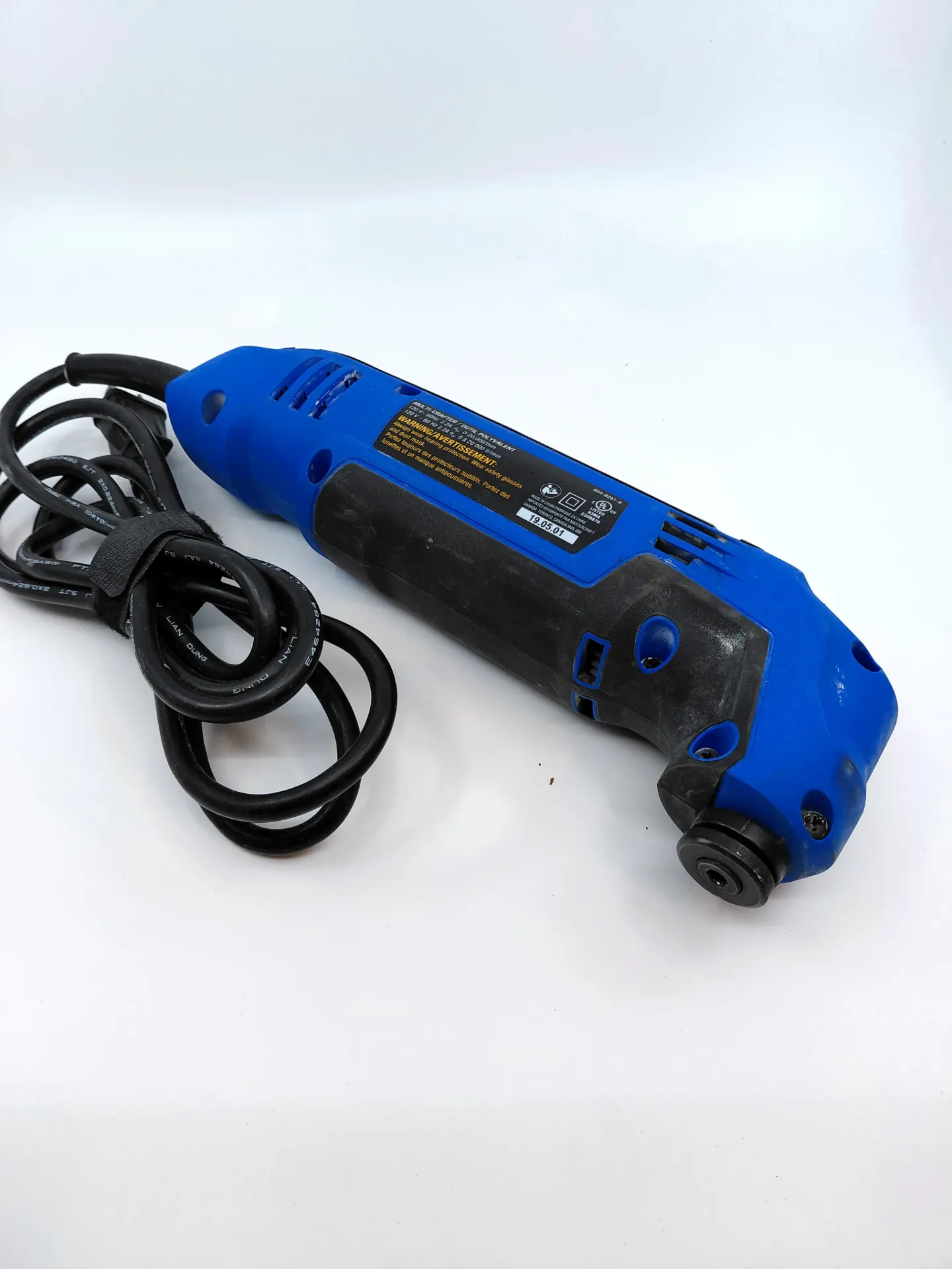 Outil oscillant à fil