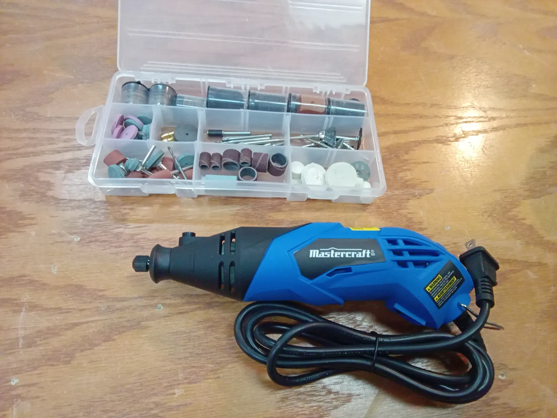 Outil oscillant à fil