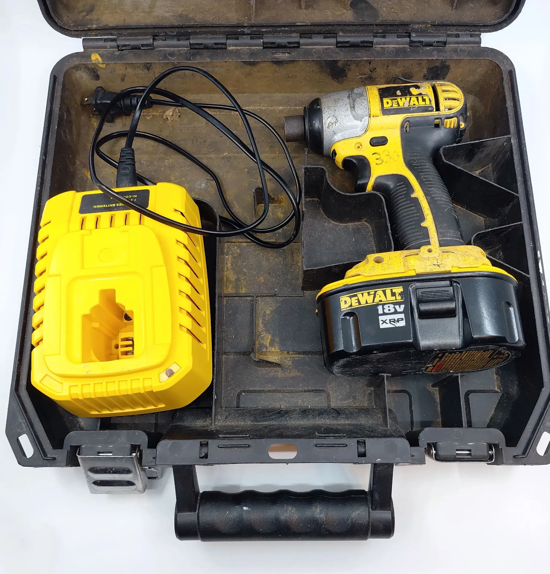 Perceuse à percussion DEWALT