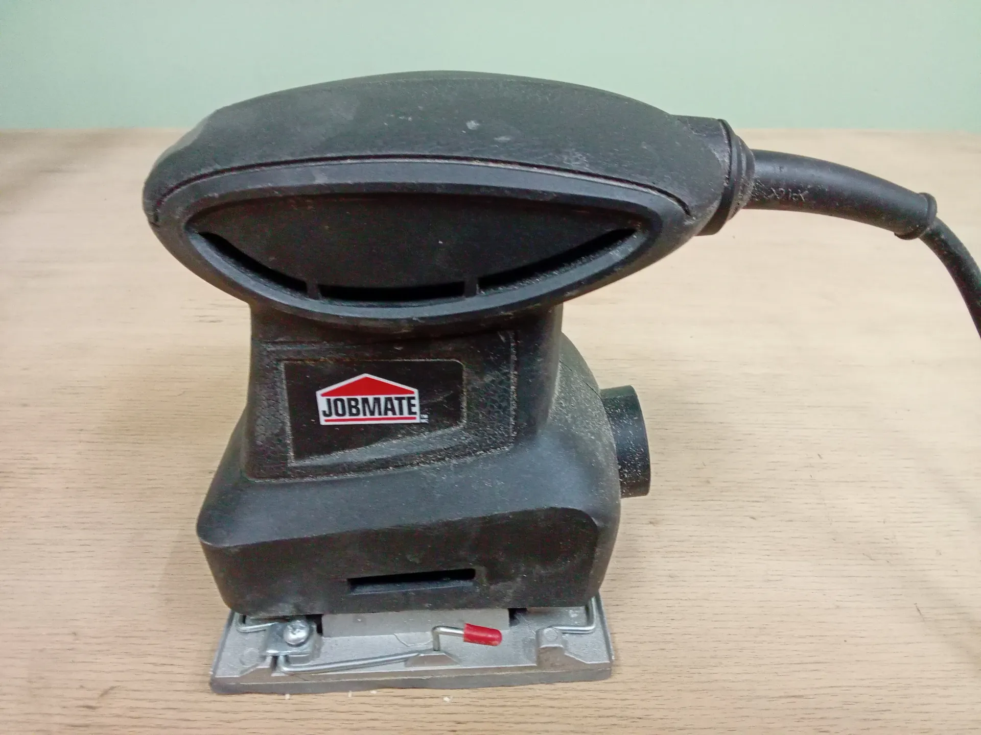 Ponceuse à main à fil