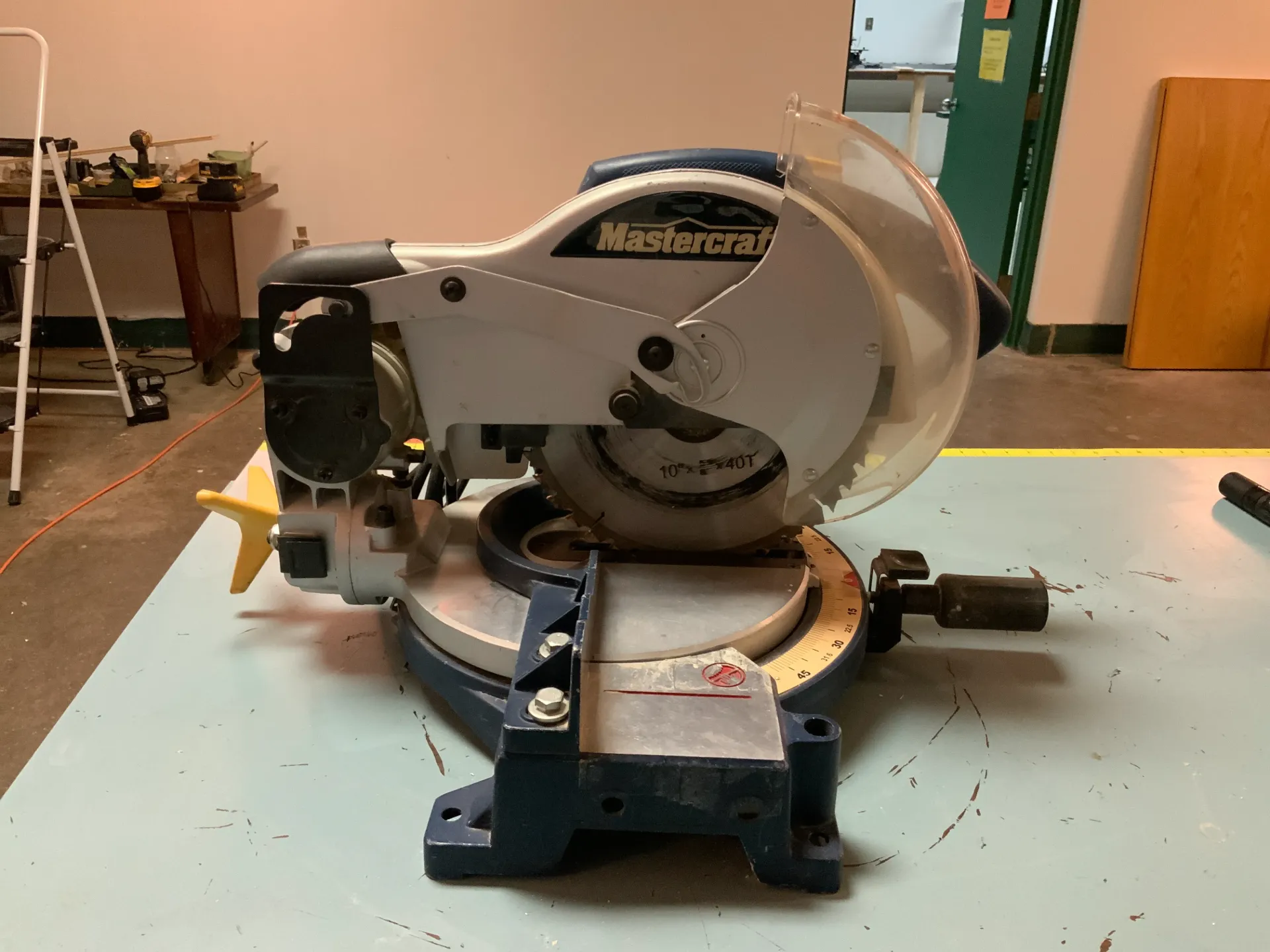 Scie à onglets Mastercraft