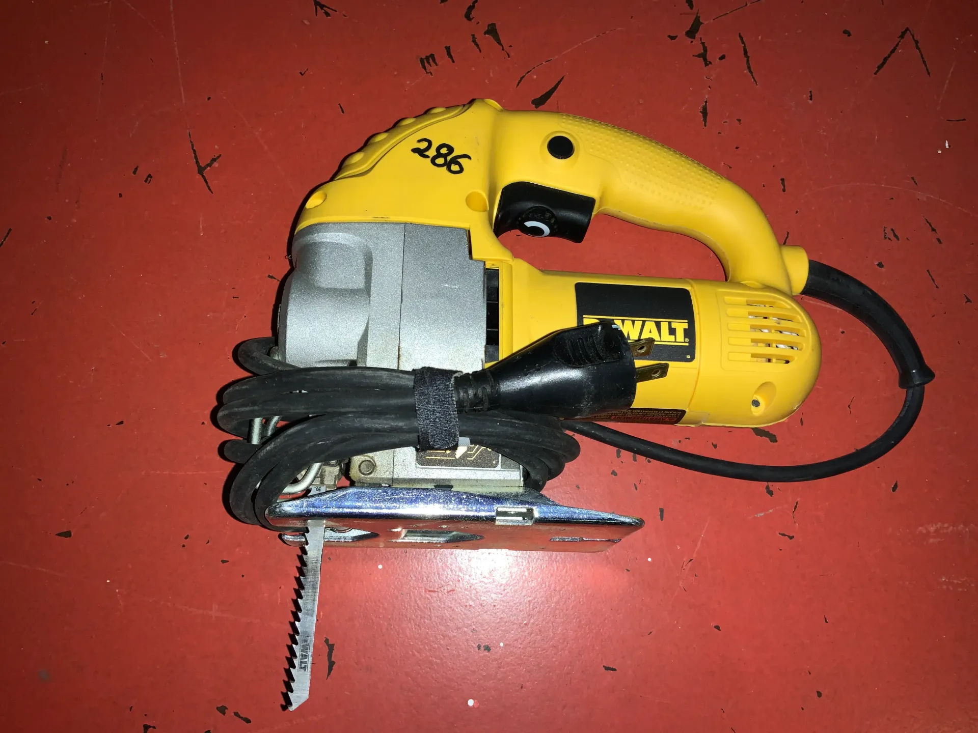 [L-SCI-0286] SCIE SAUTEUSE DeWALT
