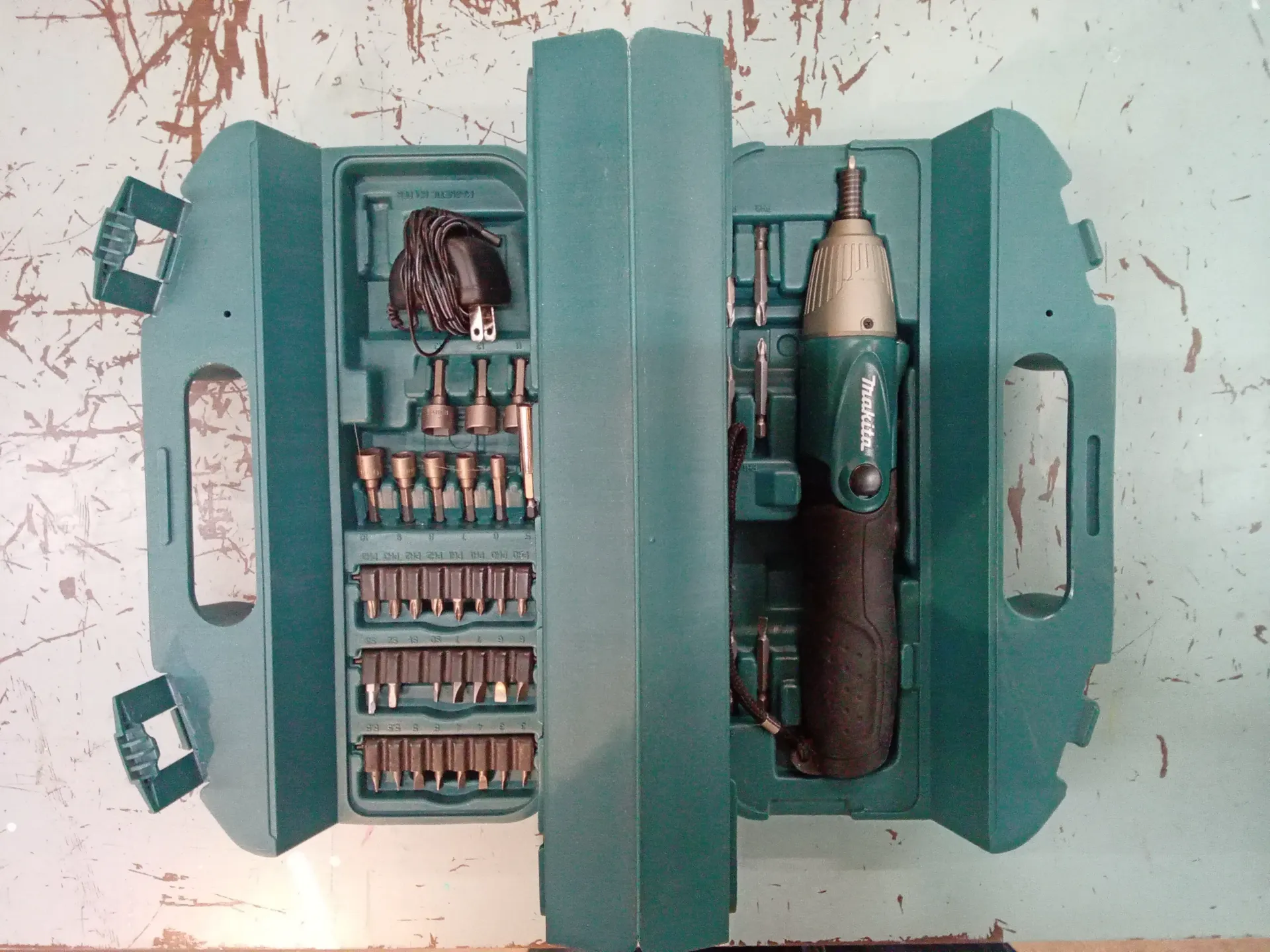 [J-TOU-0470] Tournevis sans fil Makita