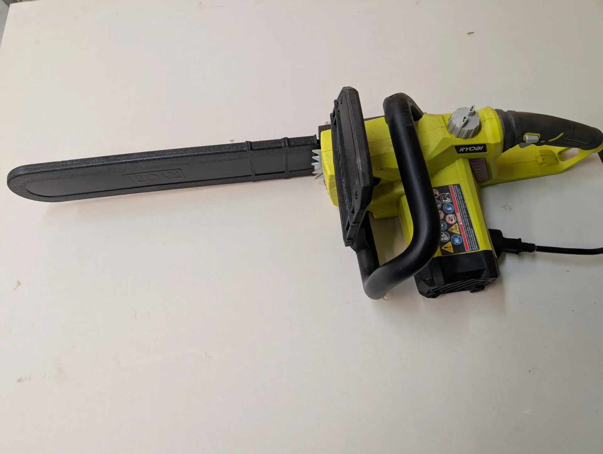 Scie à chaîne Ryobi 16po