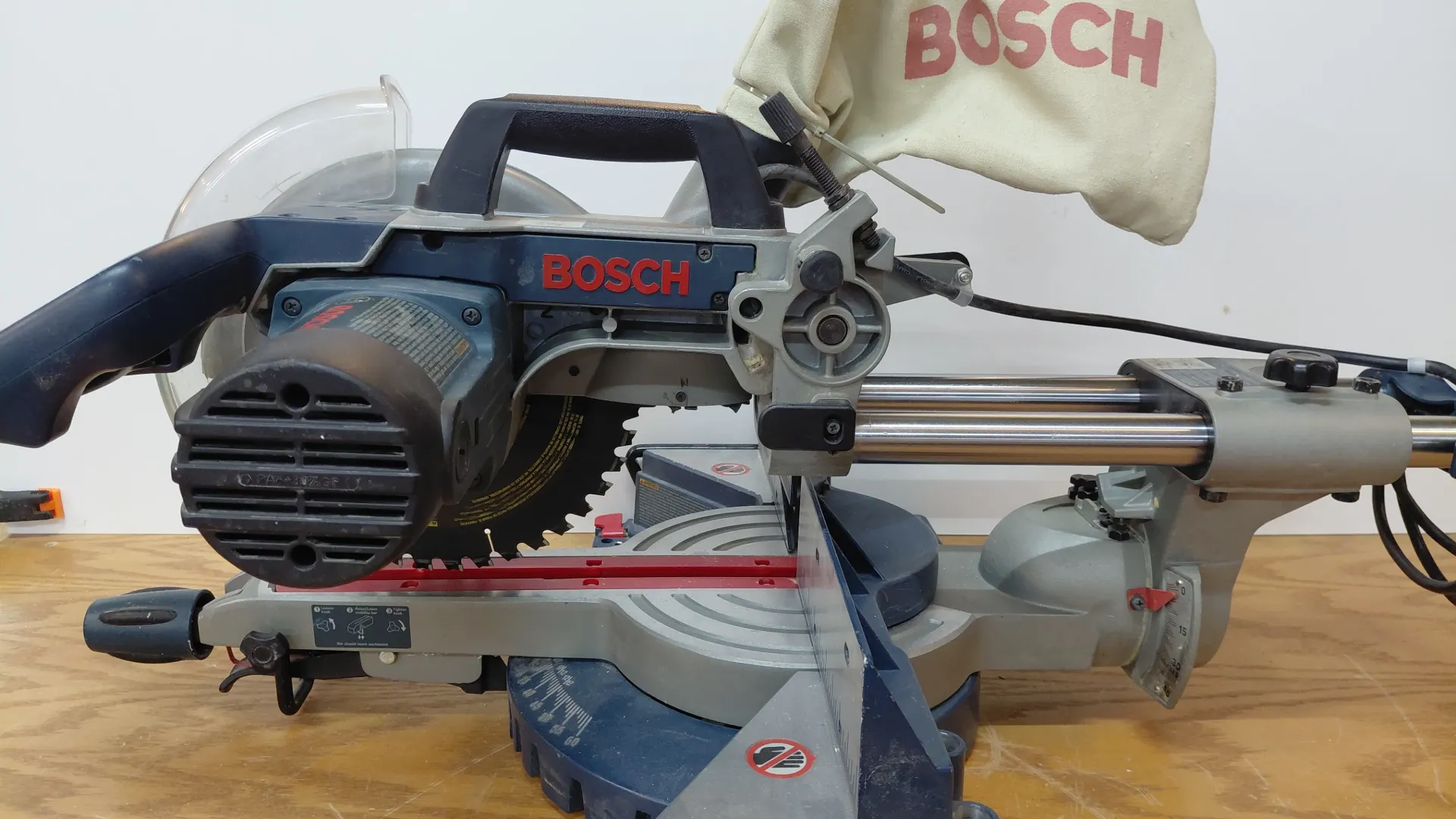 [L-SCI-0723] Scie à onglets coulissante Bosch 10''