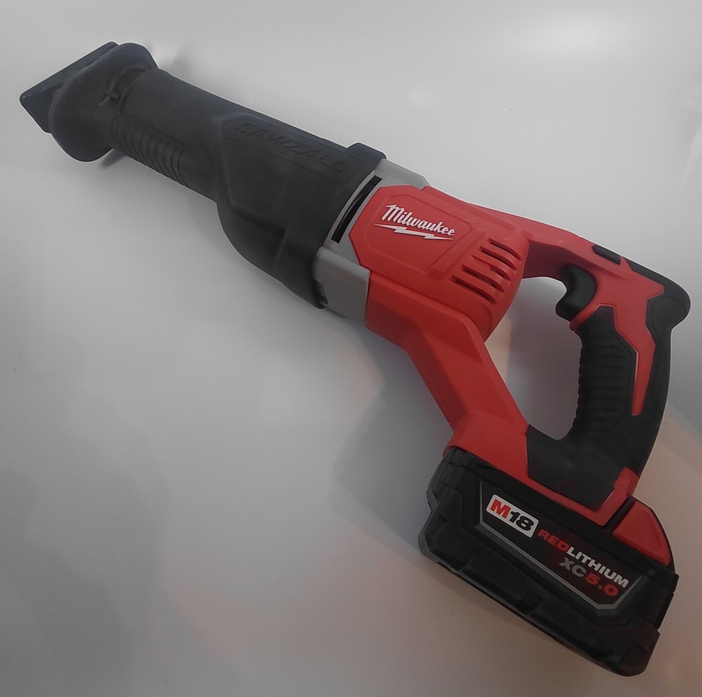 Scie alternative Milwaukee avec batterie